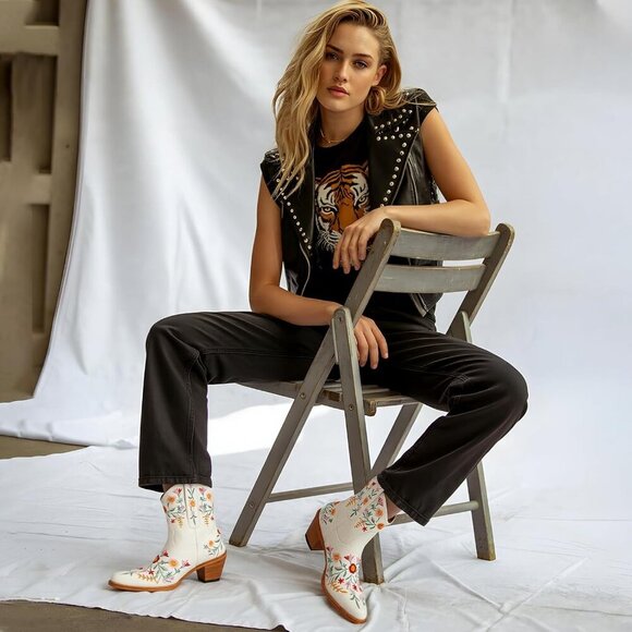 Women's Chunky Heel Ankle Snip Square Toe Flower Embroidered Western White Boot - Picture 2 of 8